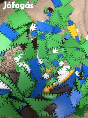 Régi építőjáték alkatrészek egyben 2500 Ft 