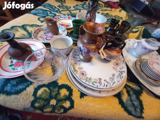 Régi és újabb porcelán és kerámia tárgyak eladók, márkásak is