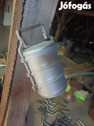 Régi ételhordó.
