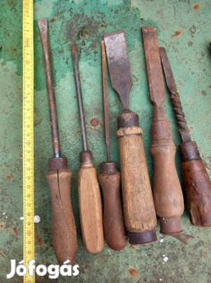 Régi fa nyelű kézi asztalos szerszámok