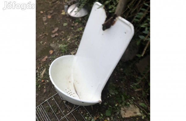 Régi falikút, sérült 3500 Ft :Lenti