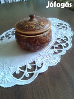 Régi faragott díszes kerek fa ékszertartó átm kb 12cm