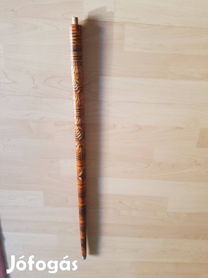 Régi faragott díszes túrabot fém véggel markolatrész nélkül