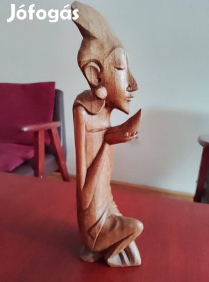 Régi faragott fa szobor