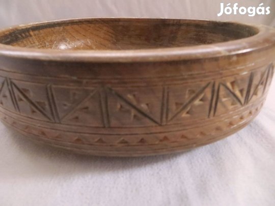 Régi faragott fatál kínálótál kézműves technikával készült