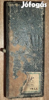 Régi fecskendő tűkkel, saját dobozában