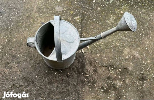 Régi fém bádog locsoló öntöző kanna