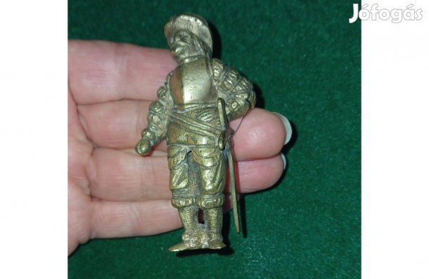 Régi fém lovag figura