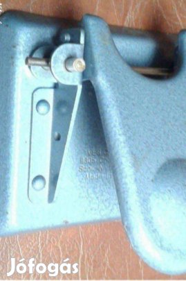 Régi fém lyukasztó gép irodai