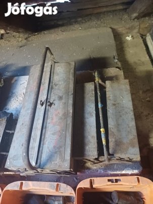 Régi fém szerszámos láda.