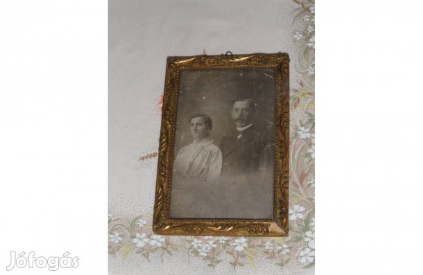 Régi fénykép fa képkeretben, képkeret