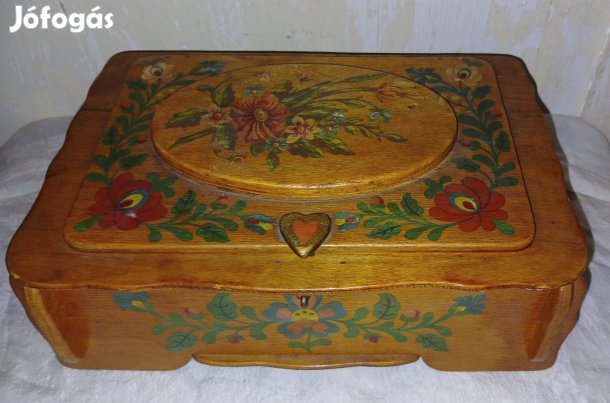 Régi festett fadoboz