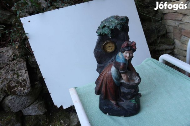 Régi festett gipsz mosókislány órával századfordulós