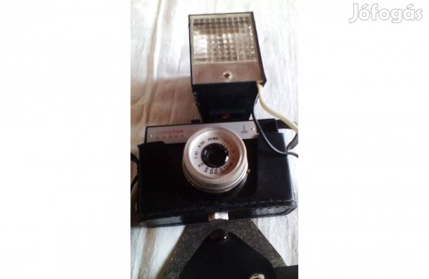 Régi filmes fényképezőgép vakuval szép állapotban