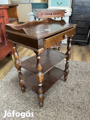 Régi fiókos asztalka 18000 ft bp.17 ker