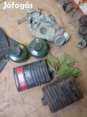 Régi gázálarc csomag.