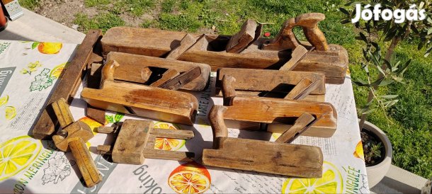 Régi gyaluk és asztalosszerszámok