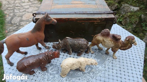 Régi gyerekjáték állatfigurák festett gipszszből