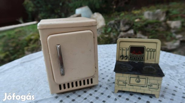 Régi gyerekjáték hűtőgép,kis tűzhely fémből