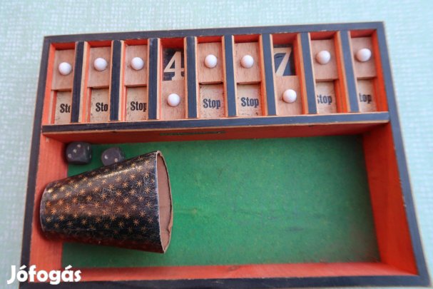 Régi gyerekjáték kockajáték dobozában