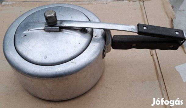 Régi hagyományos kukta klasszikus konyhai főzőedény13 cm magas 23 d