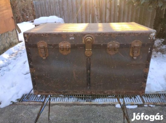 Régi hajóbőrönd