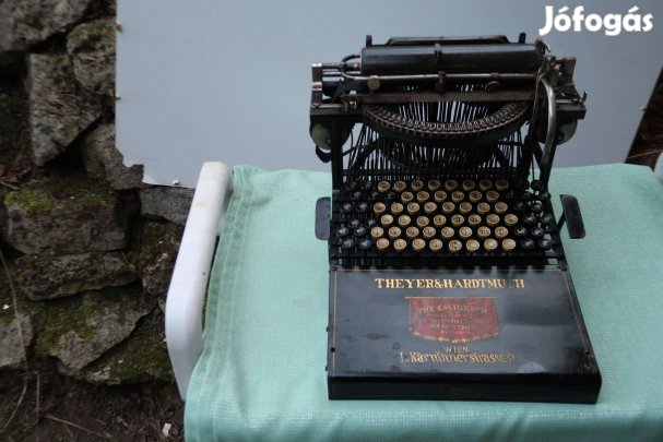 Régi hardtmuth irógép dekorativ disznek,fémdobozával