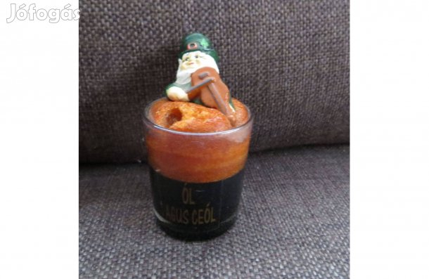 Régi hegedülő manó a zöld kalapban üveg pohárban 8 cm