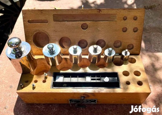 Régi hitelesített Precíziós Laboratóriumi Súlykészlet fa dobozában