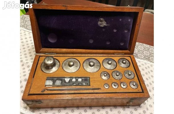 Régi hitelesített Precíziós Laboratóriumi Súlykészlet fa dobozában