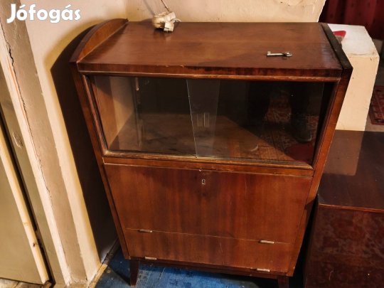 Régi időket megidéző bútorok