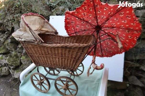 Régi játék babakocsi századelejei,fonott nyitható tetővel