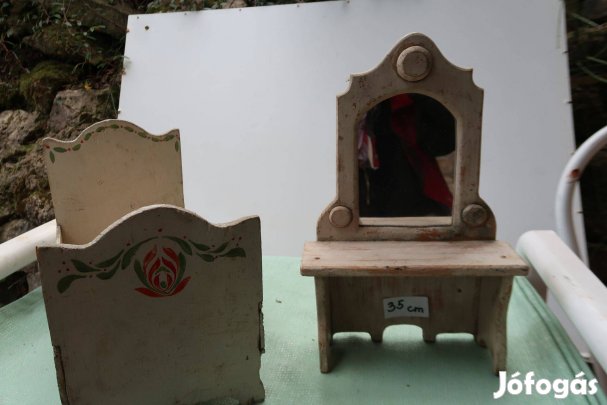 Régi játék fabababútor: ágy és fésűlkődő tűkőr 35cm
