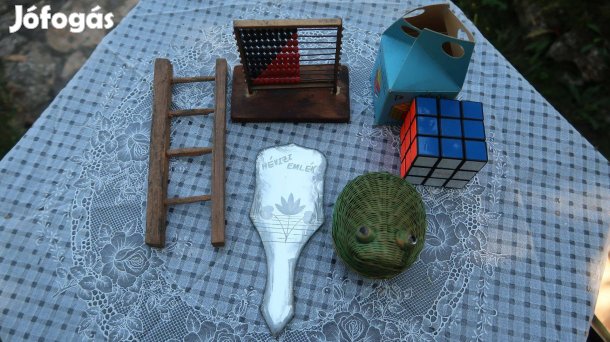 Régi játékok bűvős kocka számológép emléktűkőr