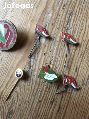 Régi jelveny,kitűző 1500 Ft/ kettő darab 