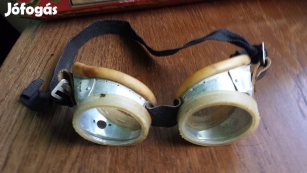 Régi jelzett veterán motor motorkerékpár motoros szemüveg védőszemüveg