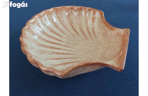 Régi kagyló formájú kerámia dísztál