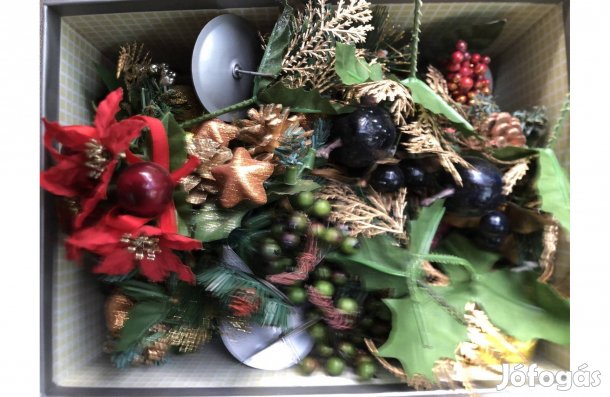Régi karácsonyi dekoráció egy dobozzal 2200 Ft