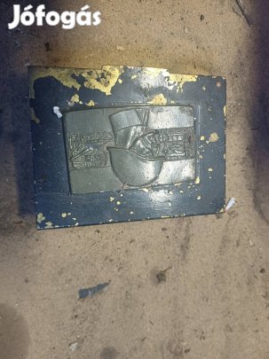 Régi katonai emlékdoboz.