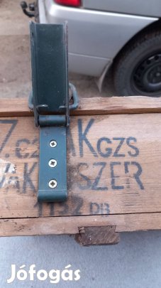 Régi katonai lőszeres fa láda szép állapot fém zárakkal