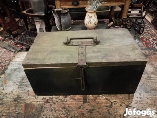 Régi katonai v MHSZ fa doboz, szép állapotú doboz, vasalt fa láda
