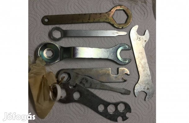 Régi kerékpár szerelő kulcsok