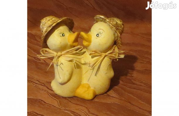 Régi két összebújó sárga kerámia kiskacsa