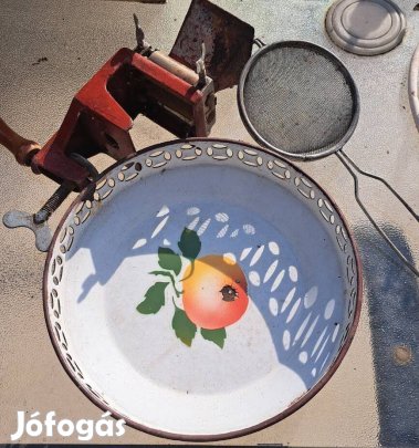 Régi kézi daráló pléh tányérral öntöttvas, asztalra fogatható