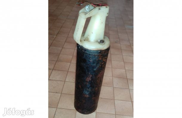 Régi kézi permetező pumpa - dekorációhoz vagy alkatrésznek
