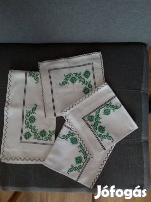 Régi kézimunka keresztszemes hímzésű 4 db-os terítő szett 1960-as évek