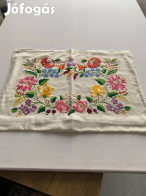 Régi kézzel hímzett virág mintás párna huzat