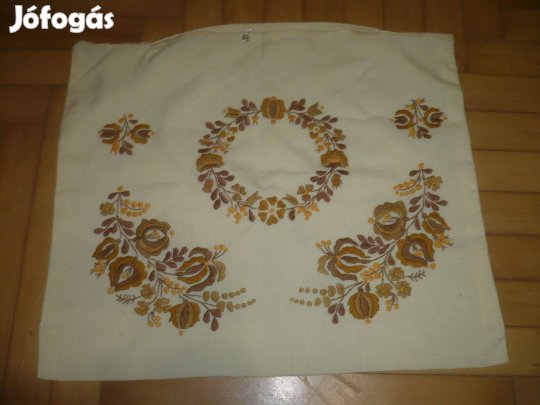 Régi kézzel hímzett virágmintás párnahuzat