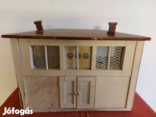 Régi kis babaház kis bútorokkal eladó !!