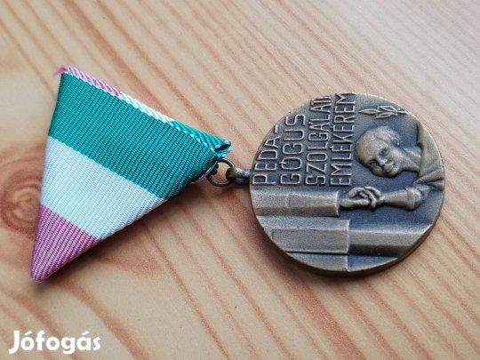 Régi kitüntetés Pedagógus Szolgálati szép db